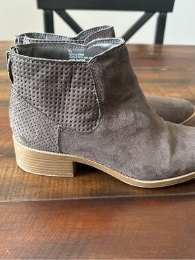 Dolce Vita Women's Brown Suede Ankle Booties - Classic Chelsea Style